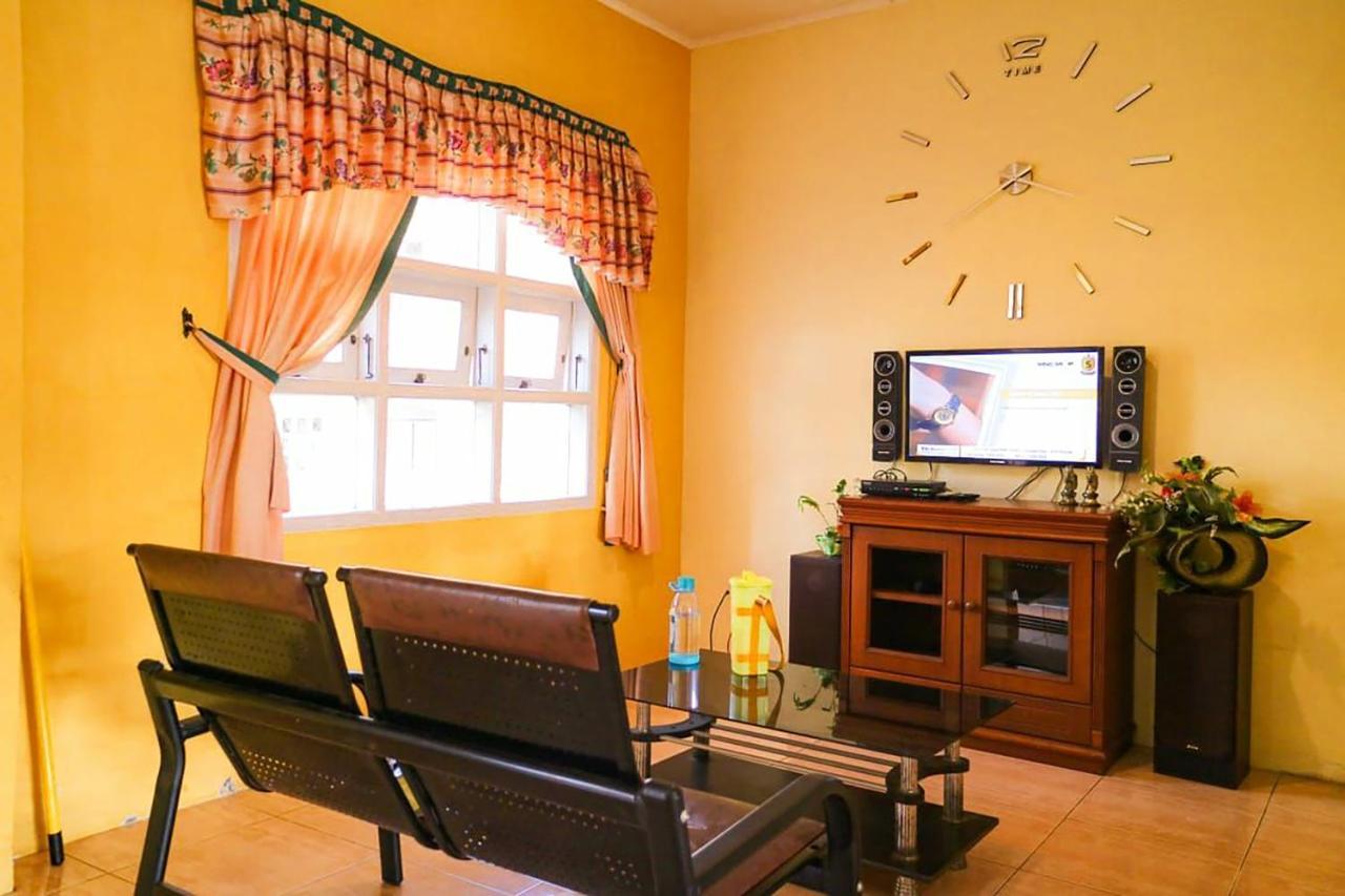 Villa Bukit Indah Brastagi / Berastagi Kültér fotó